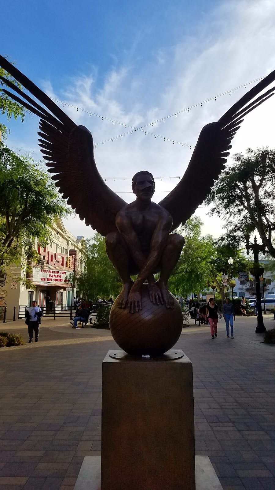 Calle Cuatro Plaza