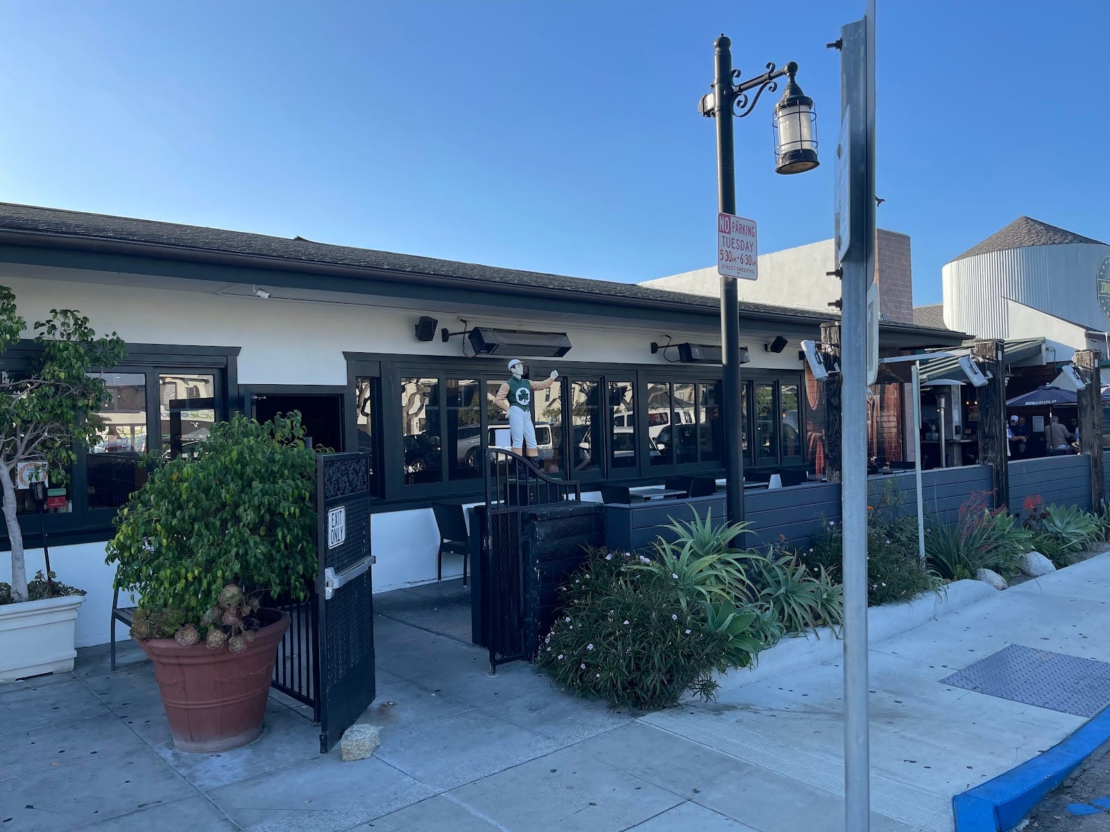 Hennessey's Tavern
