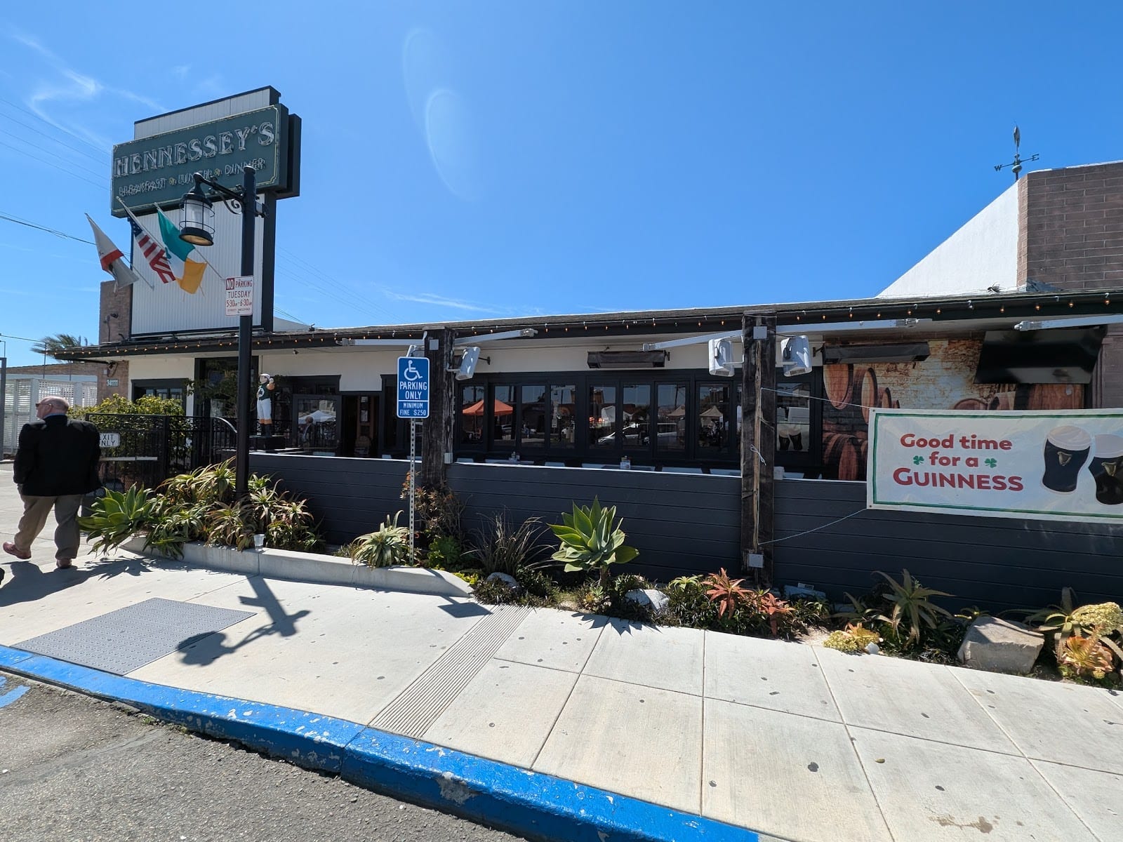 Hennessey's Tavern