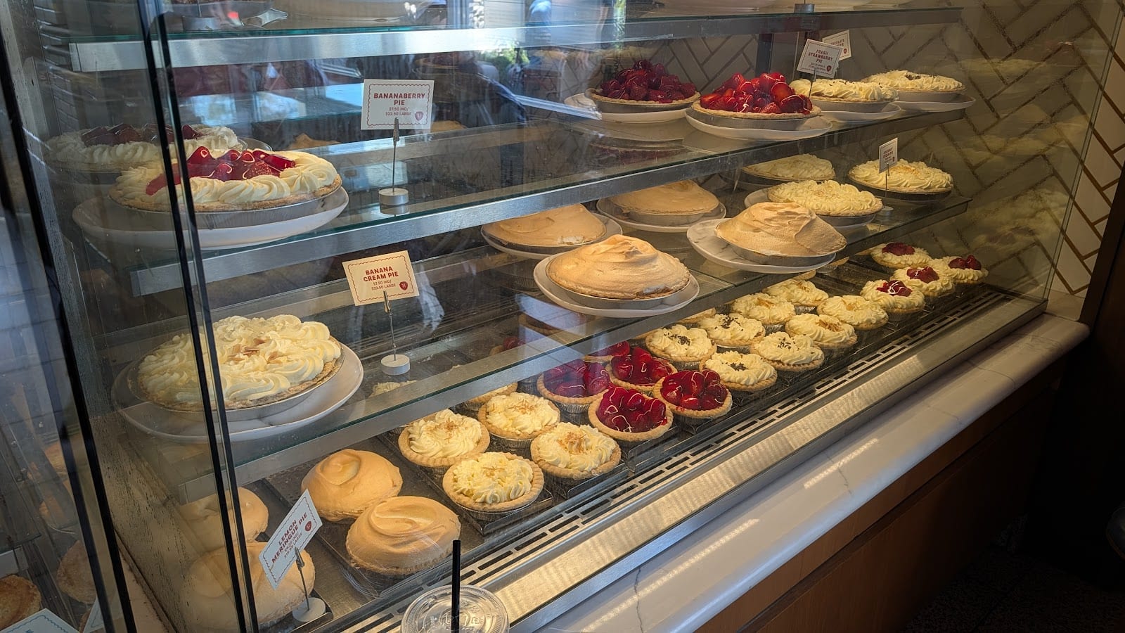 Hof's Hut Restaurant & Bakery