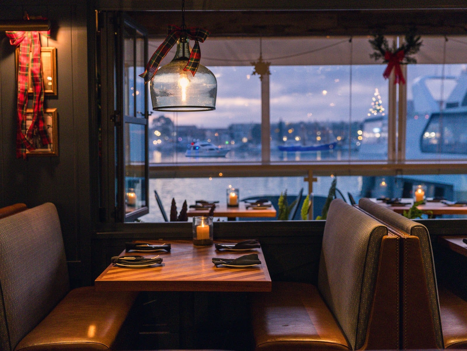 Louie's By The Bay