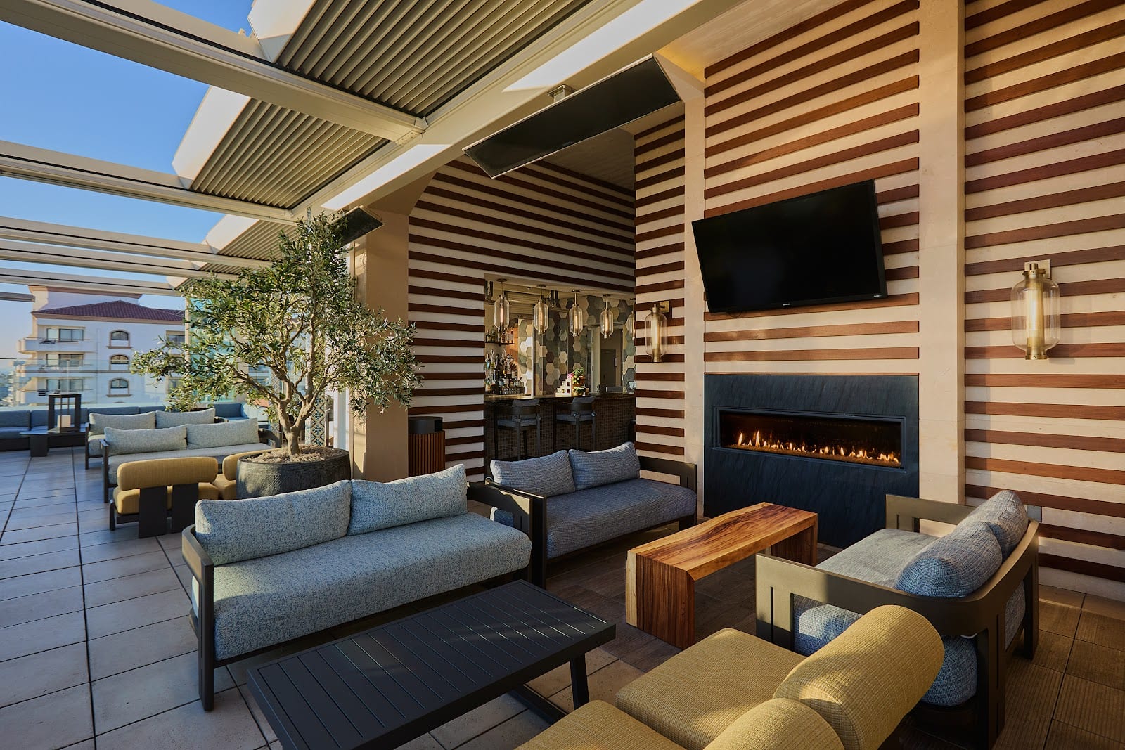 Offshore 9 Rooftop Lounge